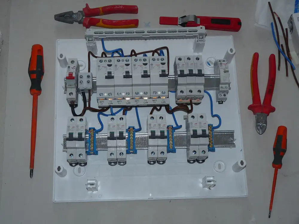 Cuadro eléctrico nuevo cableado con interruptores automáticos